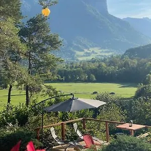 https://chez-corinne.hotels-rhonealpes.com