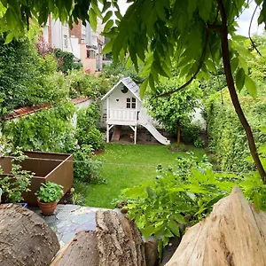 Calm, & Birdsong Near The Center Privatunterkunft
